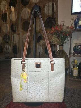 🦆Dooney & Bourke White Croc Embossed Tote w/Brown Leather Straps